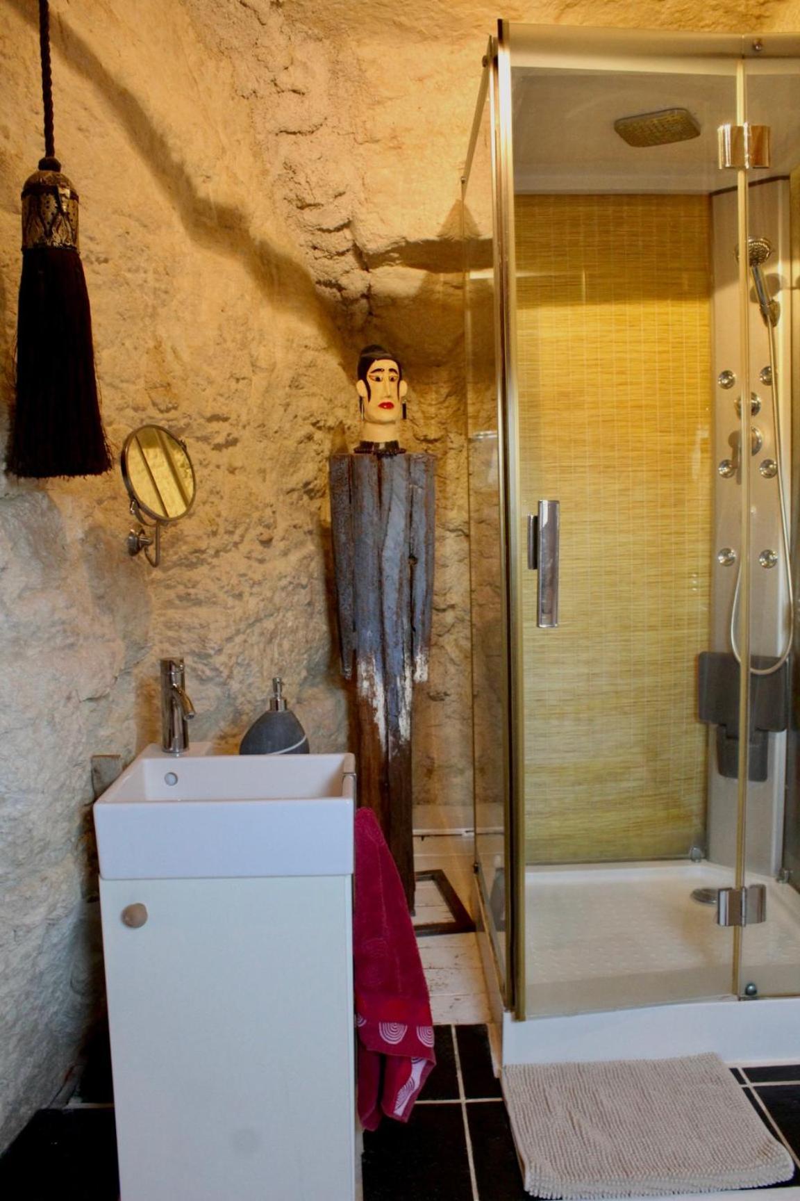 Troglodyte Loft Bed & Breakfast Thoré-la-Rochette Екстериор снимка
